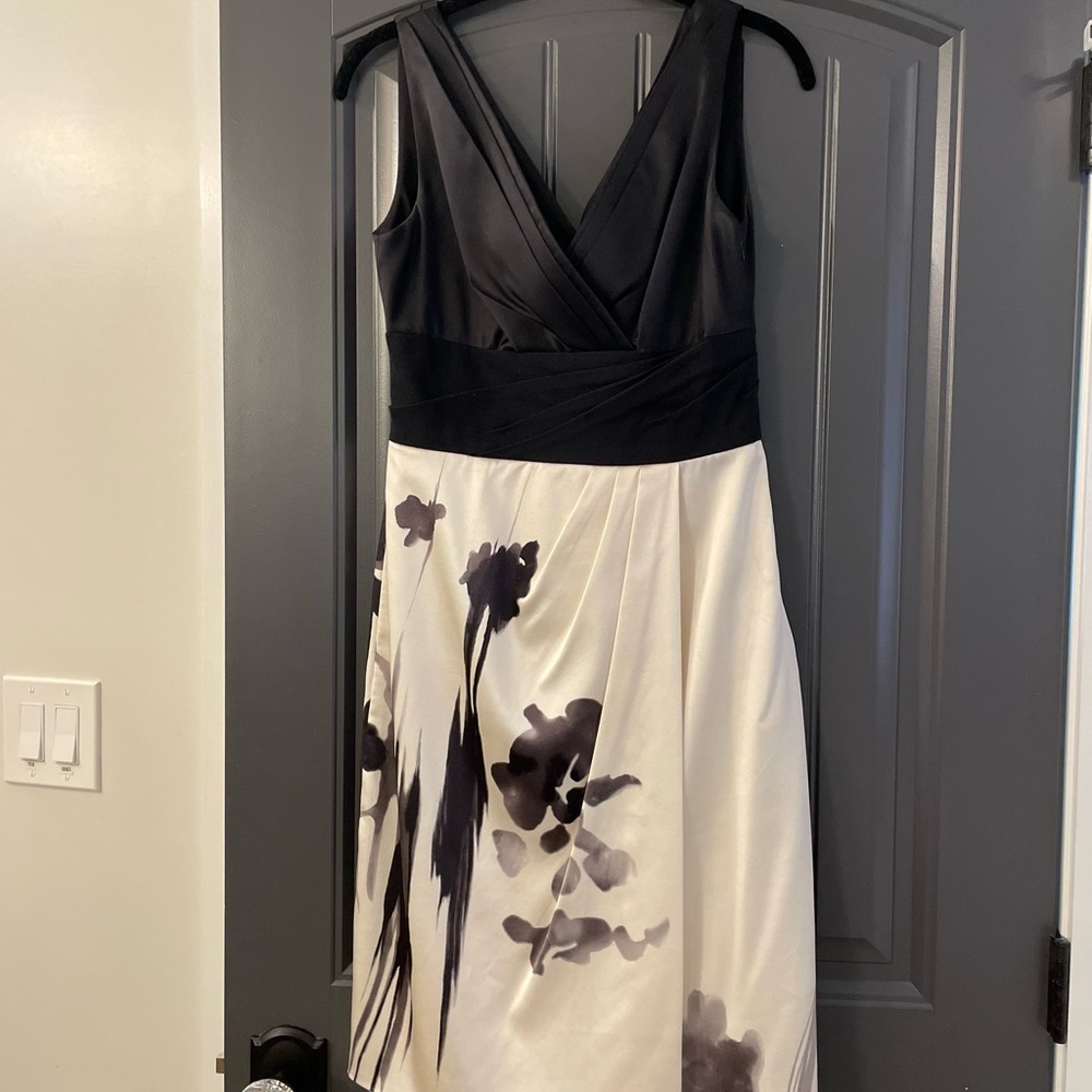 Kay Unger New York size 4 satin dress purchased from Saks 5th Avenue like new
